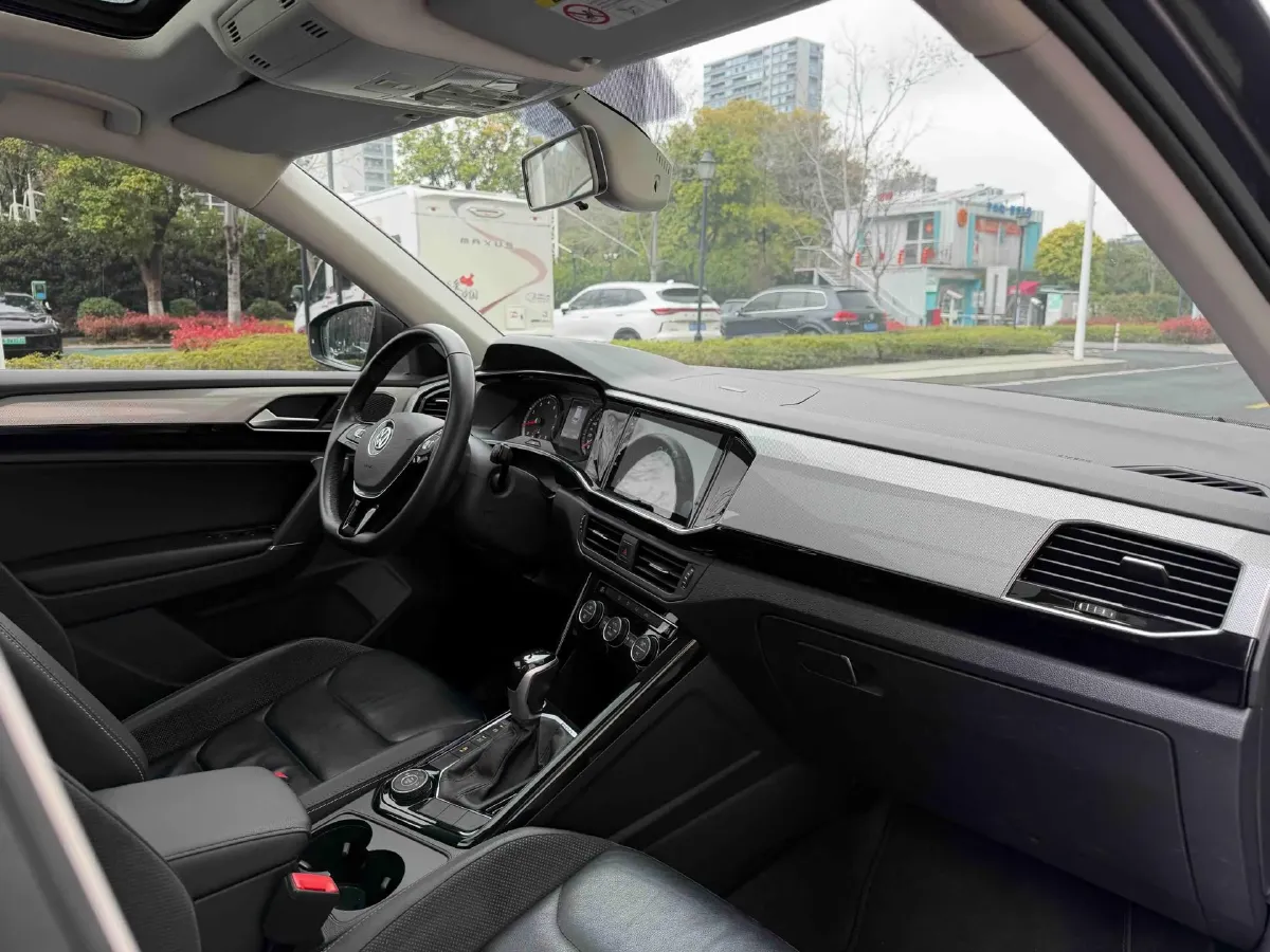 2019 MINI CLUBMAN 1.5T 102HP L3 6AT,autocango,china used car exporter,china ev exporter,chinese used car exporter,chinese used ev exporter