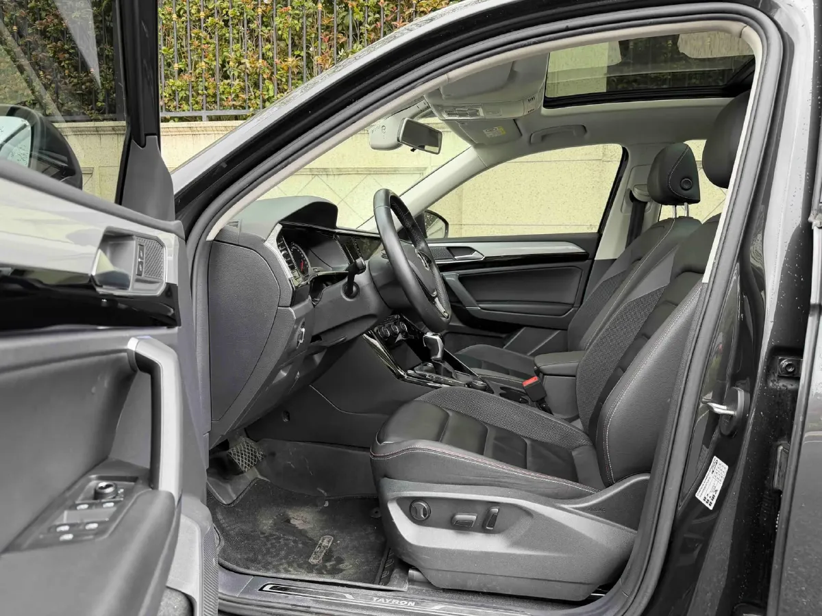 2019 MINI CLUBMAN 1.5T 102HP L3 6AT,autocango,china used car exporter,china ev exporter,chinese used car exporter,chinese used ev exporter