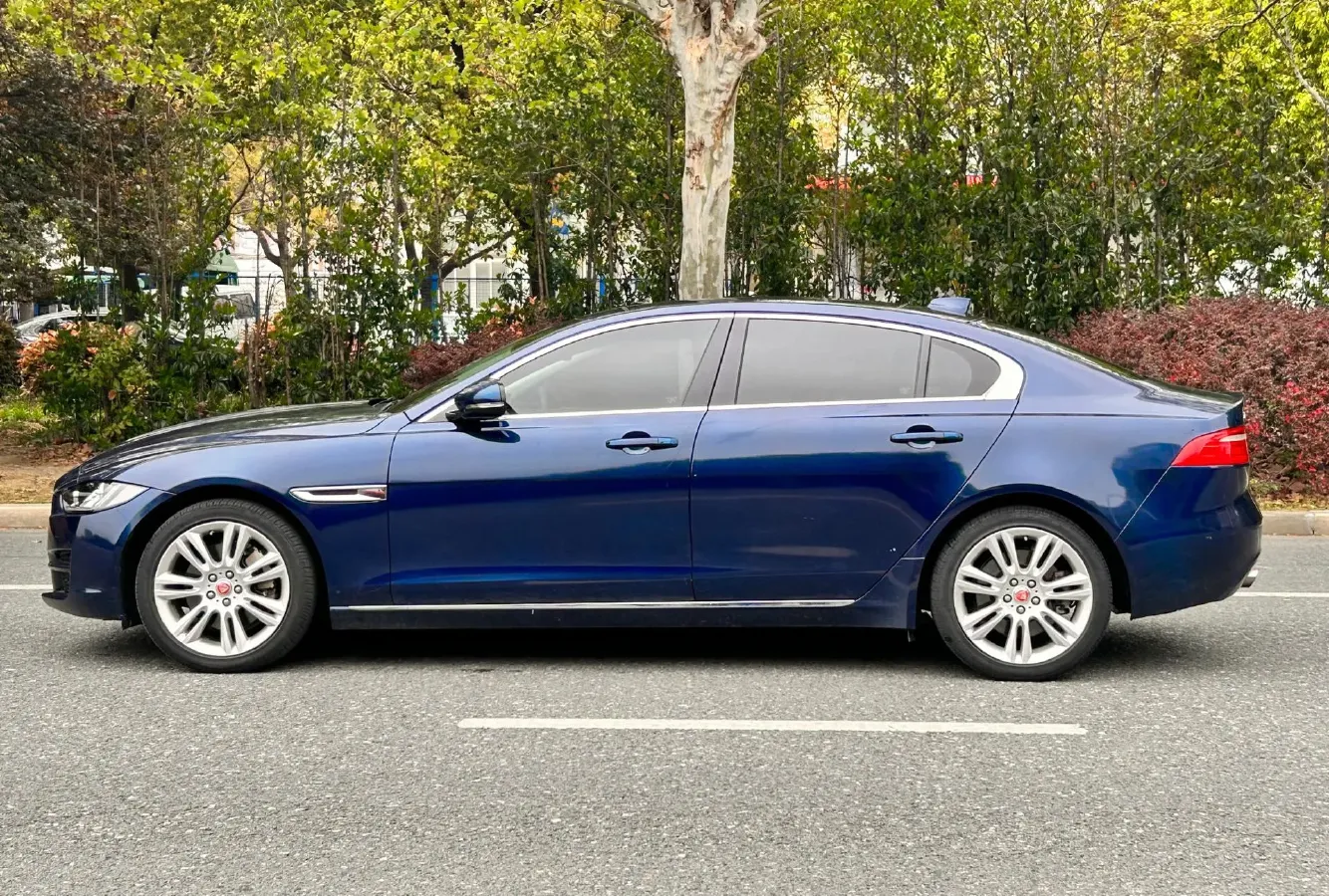 2018 Toyota Crown 2.0T 235HP L4 8AT,autocango,china used car exporter,china ev exporter,chinese used car exporter,chinese used ev exporter