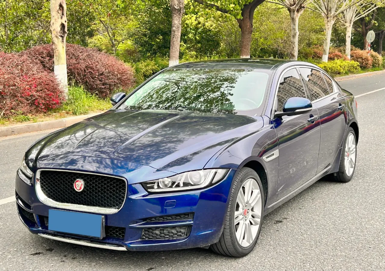 2018 Toyota Crown 2.0T 235HP L4 8AT,autocango,china used car exporter,china ev exporter,chinese used car exporter,chinese used ev exporter