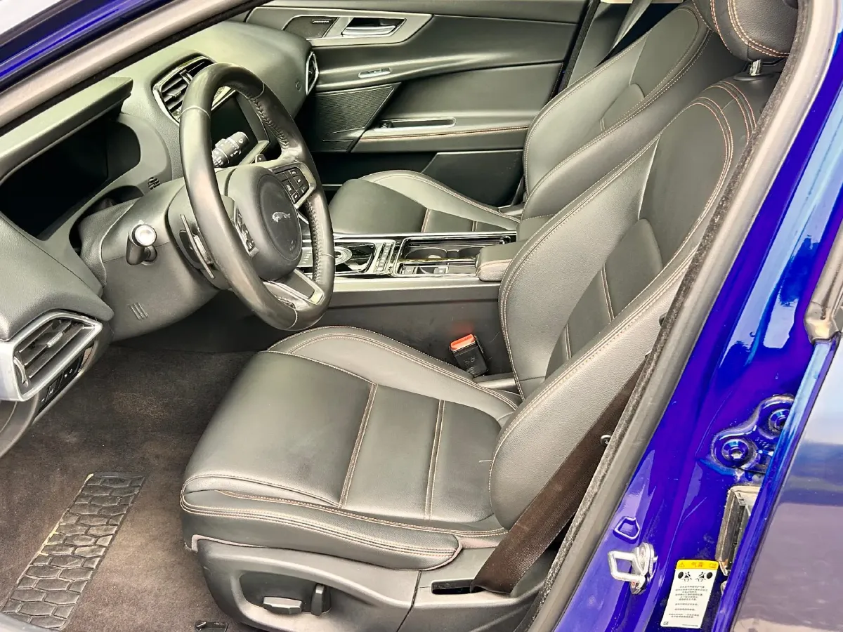 2018 Toyota Crown 2.0T 235HP L4 8AT,autocango,china used car exporter,china ev exporter,chinese used car exporter,chinese used ev exporter