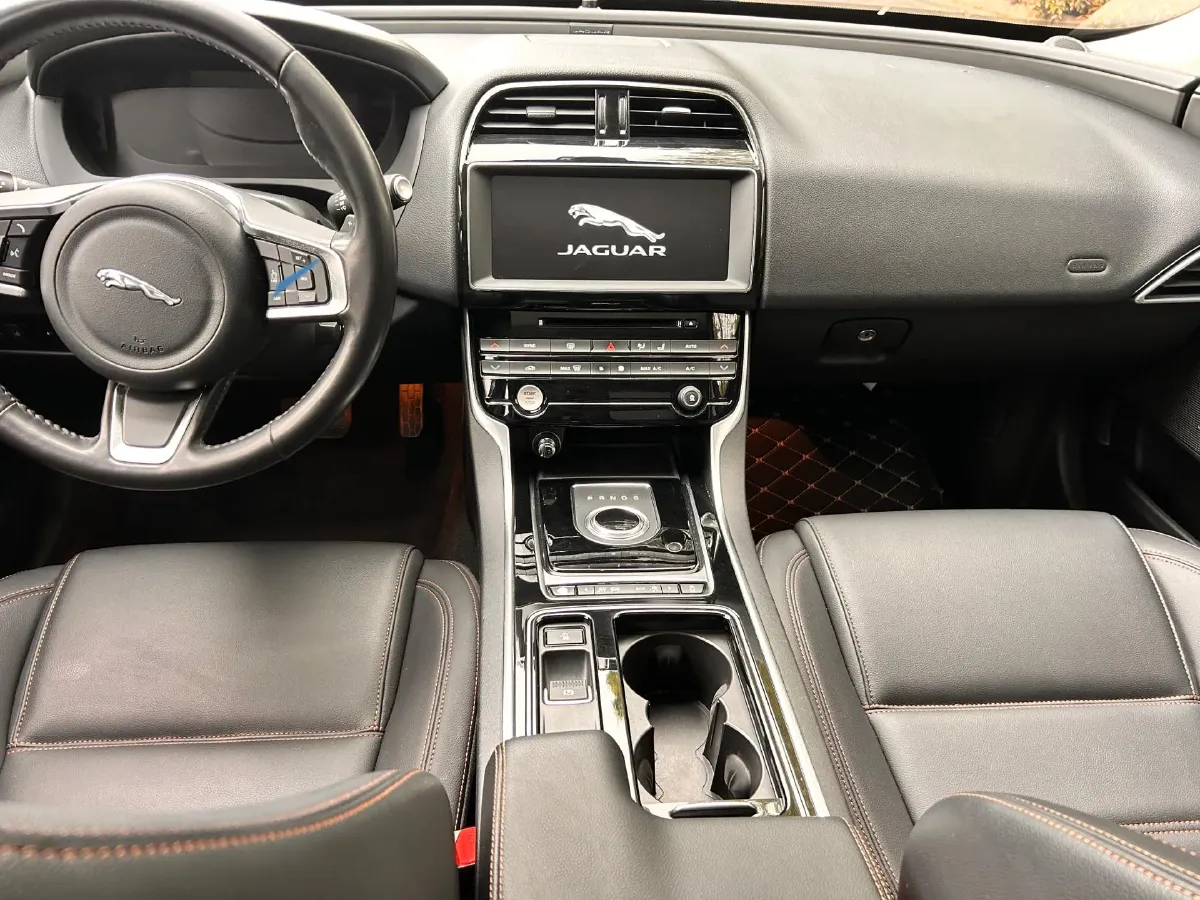 2018 Toyota Crown 2.0T 235HP L4 8AT,autocango,china used car exporter,china ev exporter,chinese used car exporter,chinese used ev exporter