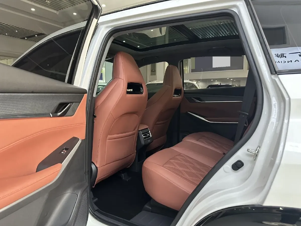 2023 ChangAn CS75 Plus 1.5T 188HP L4 8AT,autocango,china used car exporter,china ev exporter,chinese used car exporter,chinese used ev exporter