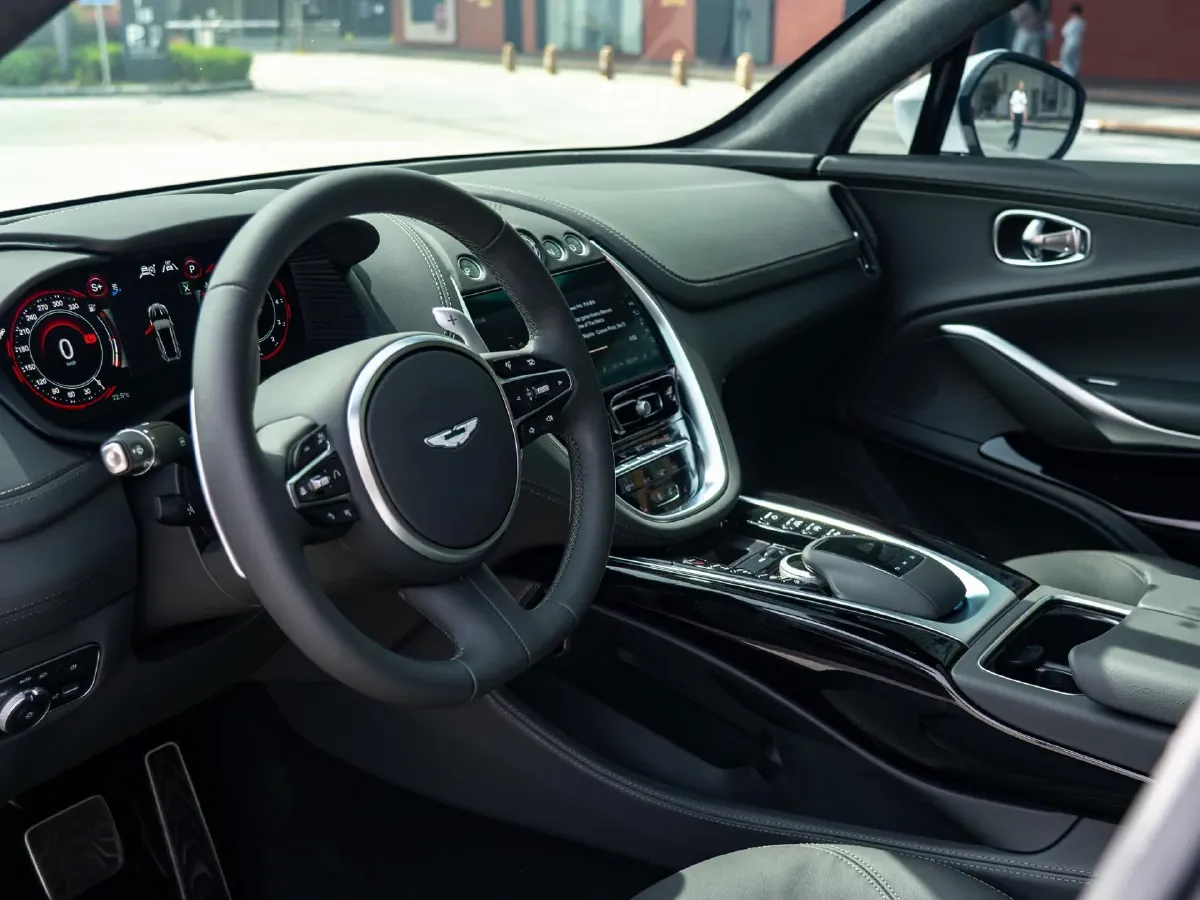 2024 Aston Martin DBX 4.0T 550HP V8 9AT,autocango,china used car exporter,china ev exporter,chinese used car exporter,chinese used ev exporter