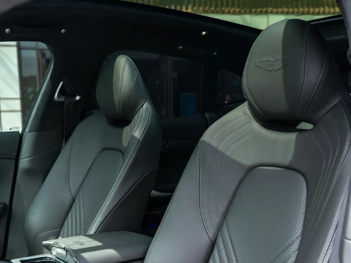 2024 Aston Martin DBX 4.0T 550HP V8 9AT,autocango,china used car exporter,china ev exporter,chinese used car exporter,chinese used ev exporter