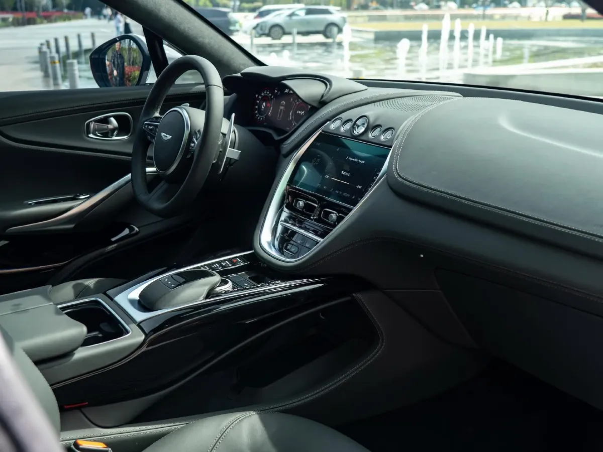 2024 Aston Martin DBX 4.0T 550HP V8 9AT,autocango,china used car exporter,china ev exporter,chinese used car exporter,chinese used ev exporter