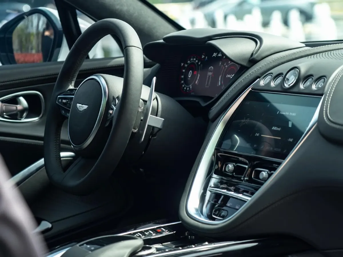 2024 Aston Martin DBX 4.0T 550HP V8 9AT,autocango,china used car exporter,china ev exporter,chinese used car exporter,chinese used ev exporter