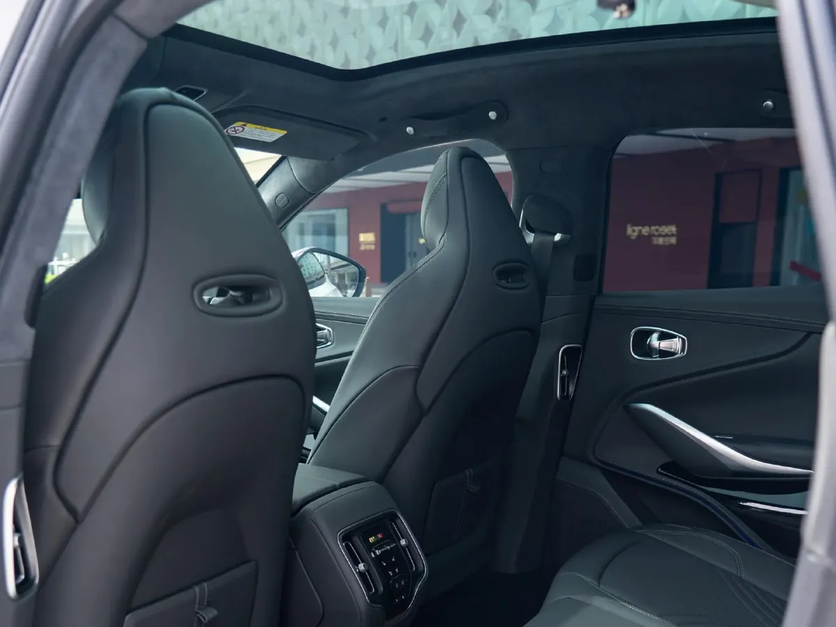 2024 Aston Martin DBX 4.0T 550HP V8 9AT,autocango,china used car exporter,china ev exporter,chinese used car exporter,chinese used ev exporter