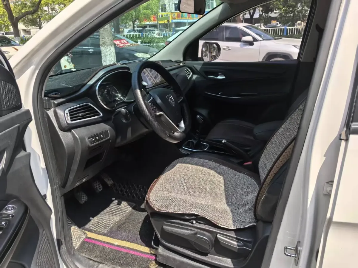 2021 BaoJun 730 1.5T 147HP L4 6MT,autocango,china used car exporter,china ev exporter,chinese used car exporter,chinese used ev exporter