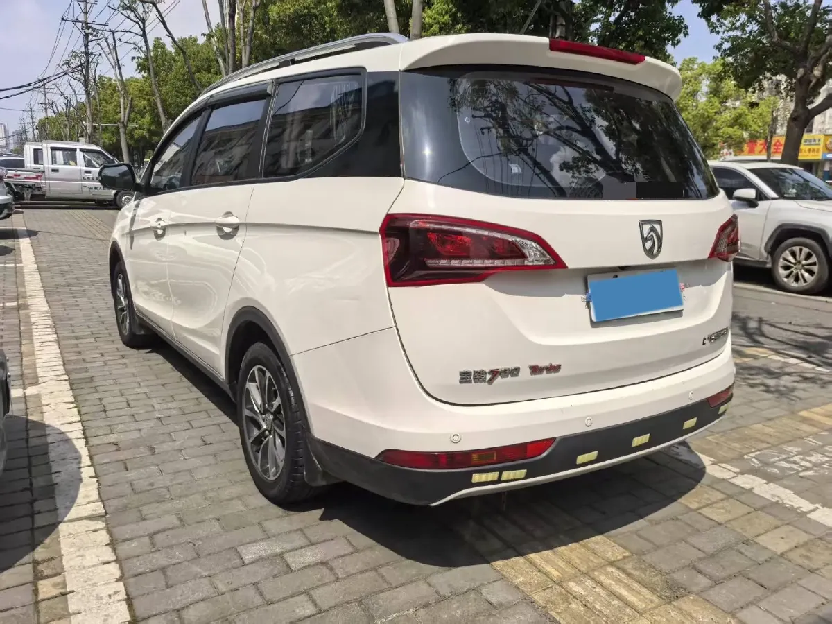 2021 BaoJun 730 1.5T 147HP L4 6MT,autocango,china used car exporter,china ev exporter,chinese used car exporter,chinese used ev exporter