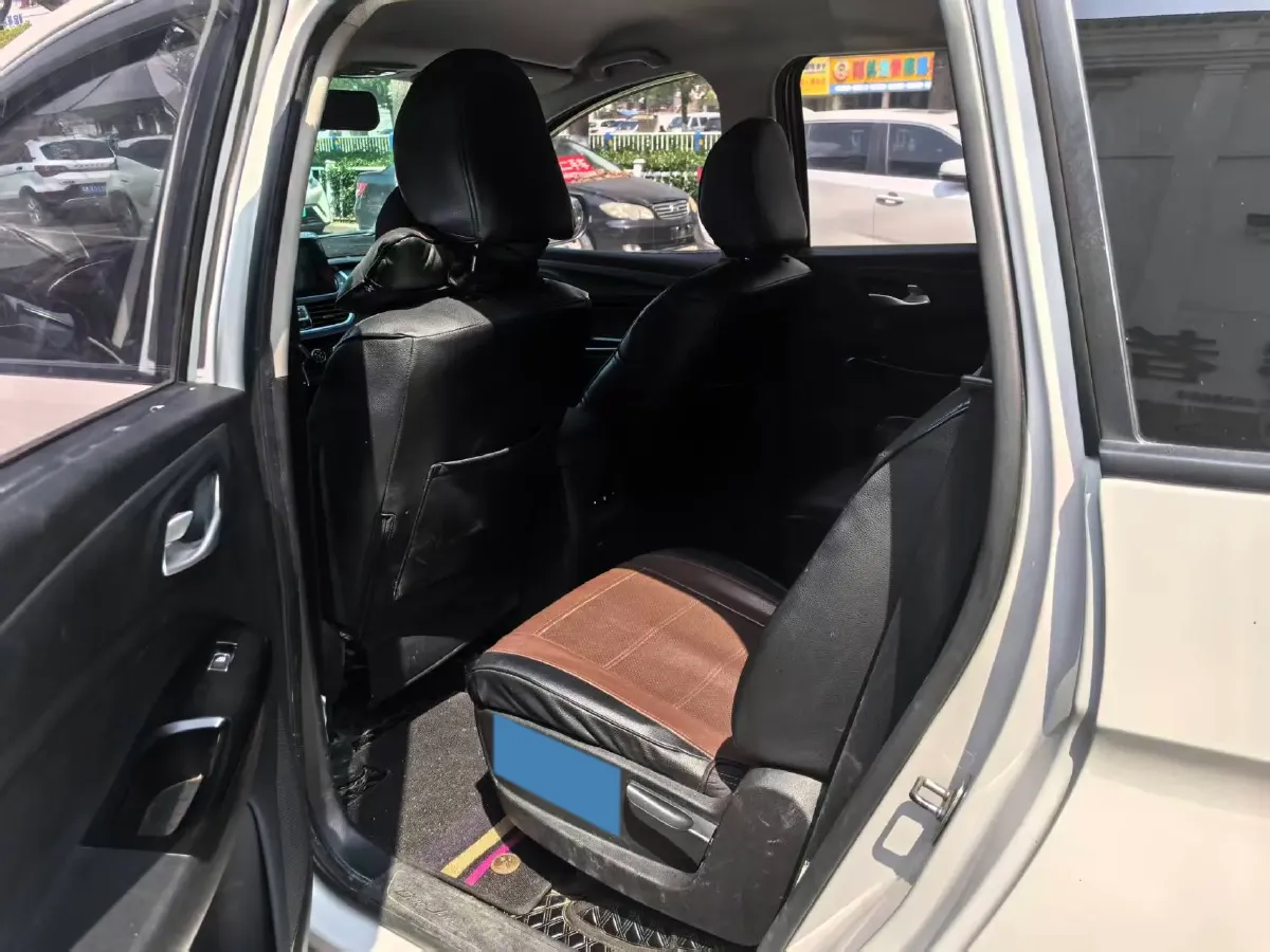 2021 BaoJun 730 1.5T 147HP L4 6MT,autocango,china used car exporter,china ev exporter,chinese used car exporter,chinese used ev exporter