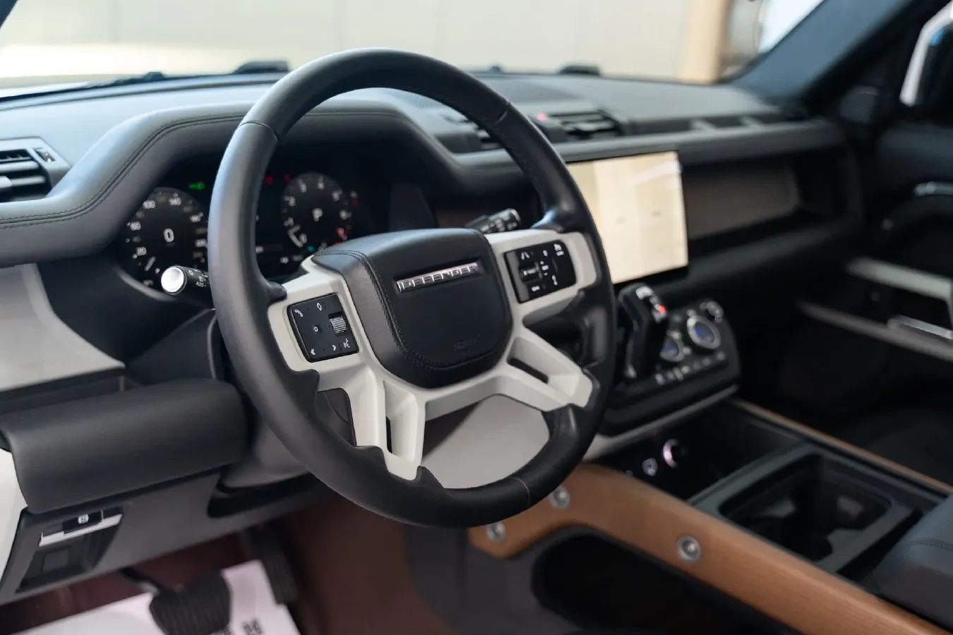 2022 Land Rover Defender 3.0T 400HP L6 8AT,autocango,china used car exporter,china ev exporter,chinese used car exporter,chinese used ev exporter