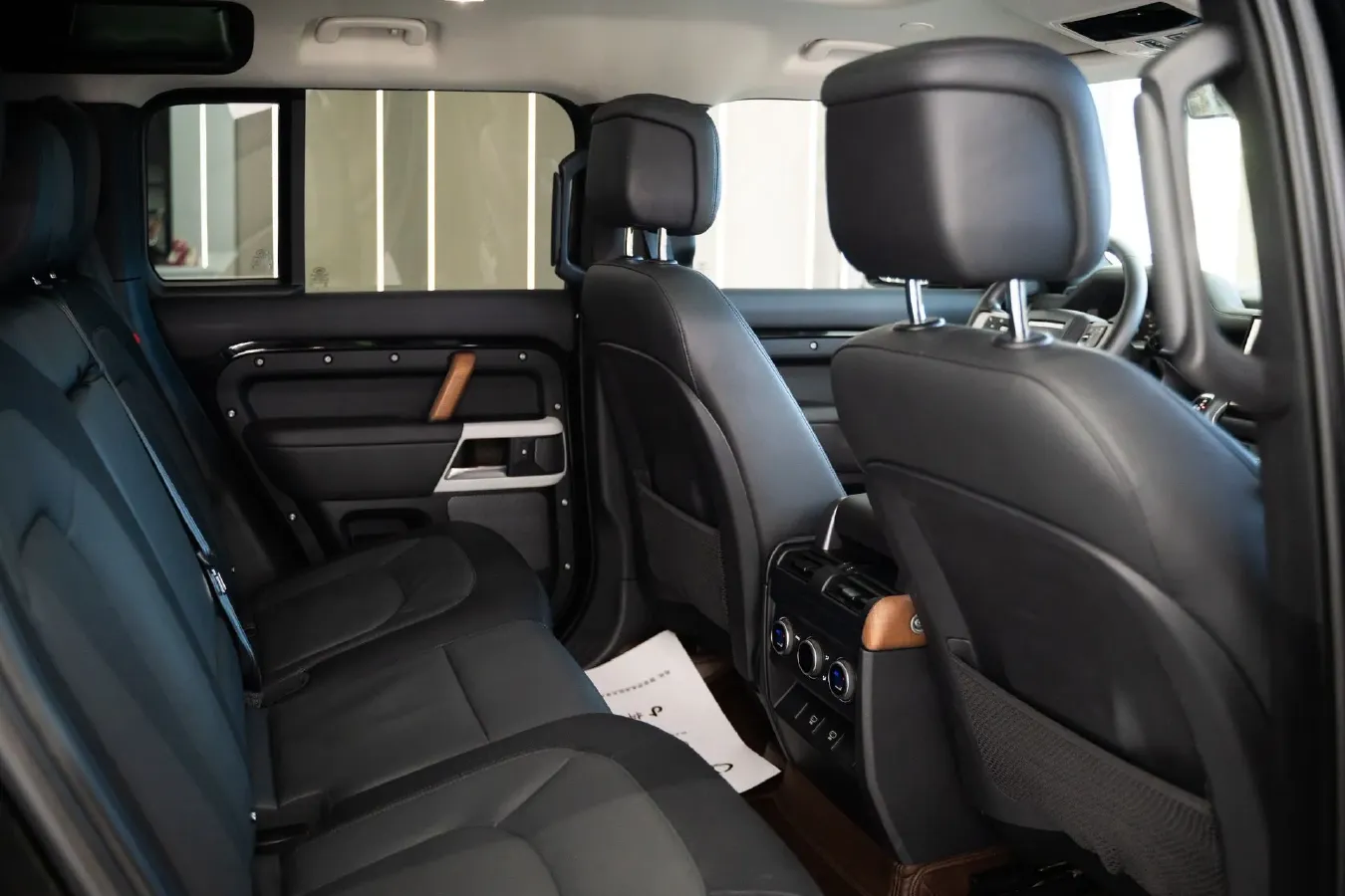 2022 Land Rover Defender 3.0T 400HP L6 8AT,autocango,china used car exporter,china ev exporter,chinese used car exporter,chinese used ev exporter