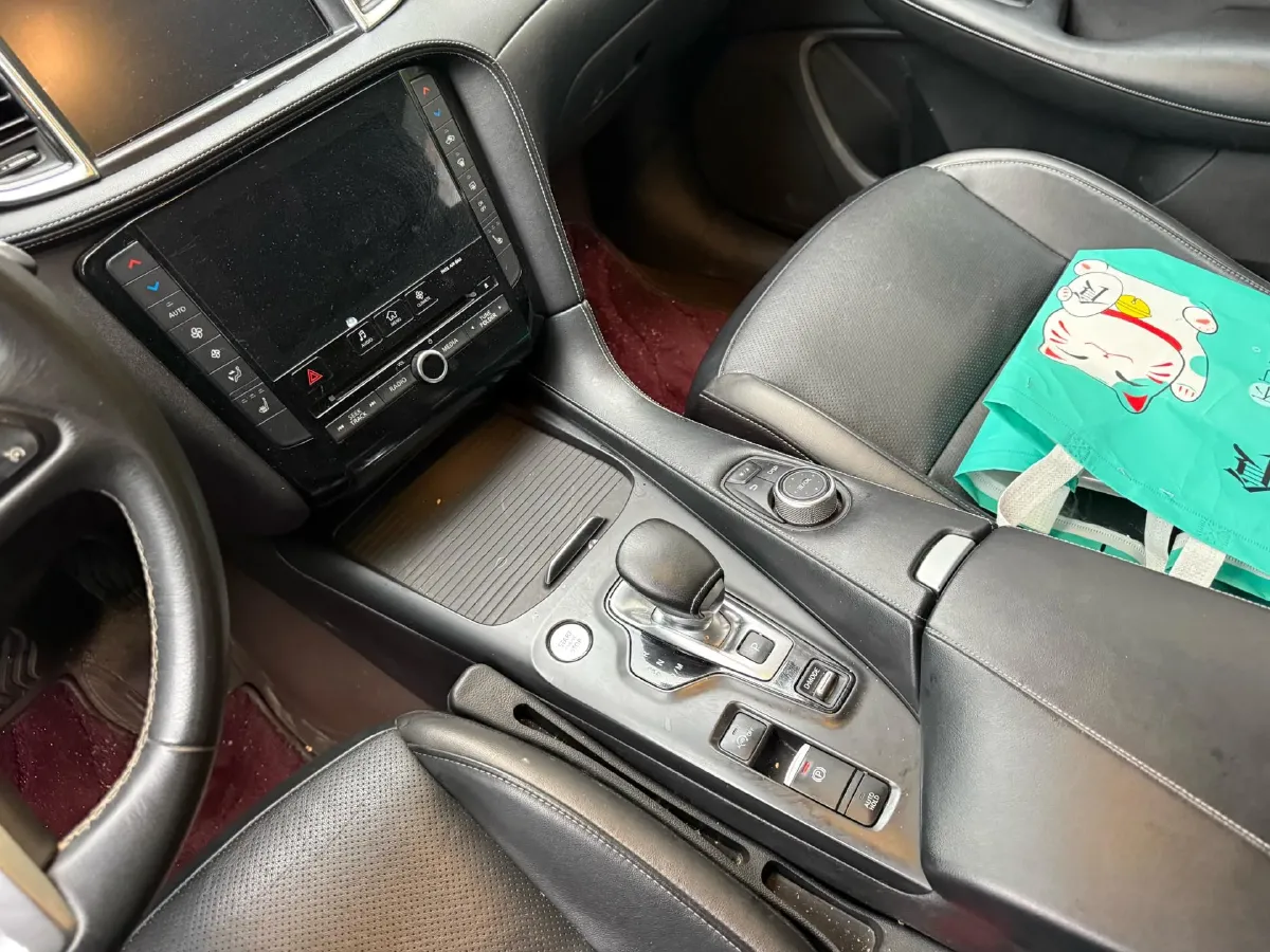 2018 Infiniti QX30 2.0T 211HP L4 7DCT,autocango,china used car exporter,china ev exporter,chinese used car exporter,chinese used ev exporter