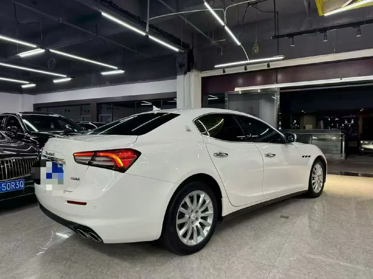 2021 Maserati Ghibli 2.0T 330HP L4 8AT,autocango,china used car exporter,china ev exporter,chinese used car exporter,chinese used ev exporter