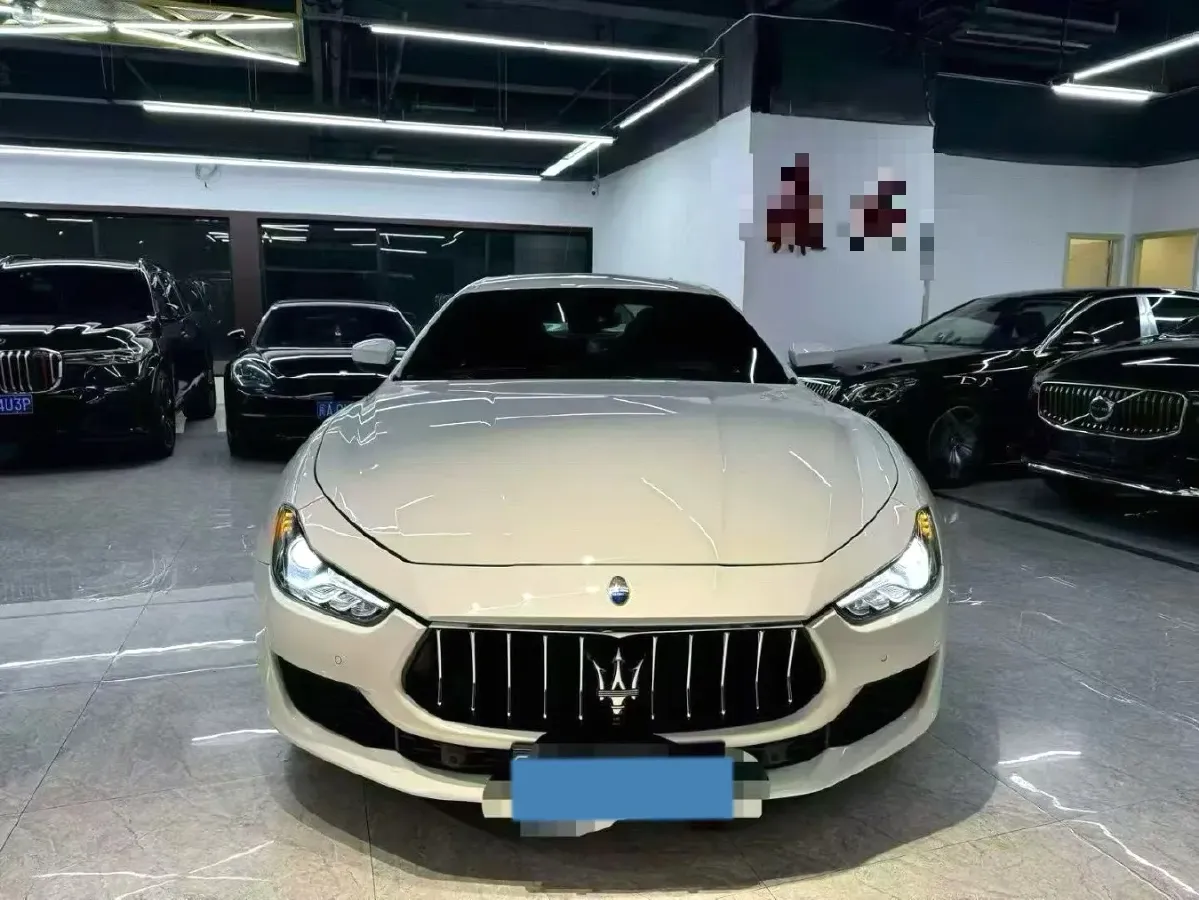 2021 Maserati Ghibli 2.0T 330HP L4 8AT,autocango,china used car exporter,china ev exporter,chinese used car exporter,chinese used ev exporter