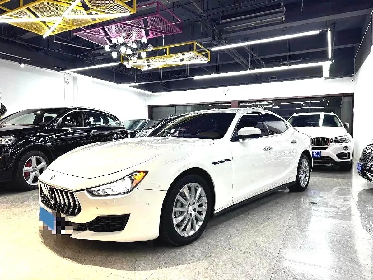 2021 Maserati Ghibli 2.0T 330HP L4 8AT,autocango,china used car exporter,china ev exporter,chinese used car exporter,chinese used ev exporter