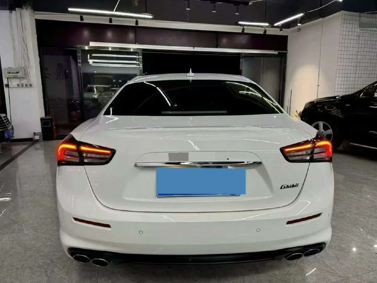 2021 Maserati Ghibli 2.0T 330HP L4 8AT,autocango,china used car exporter,china ev exporter,chinese used car exporter,chinese used ev exporter