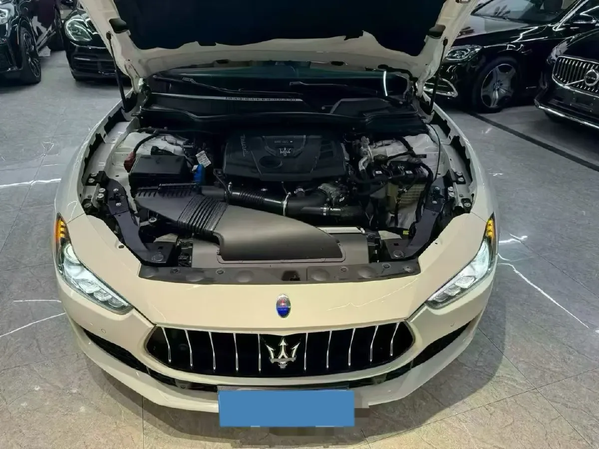 2021 Maserati Ghibli 2.0T 330HP L4 8AT,autocango,china used car exporter,china ev exporter,chinese used car exporter,chinese used ev exporter