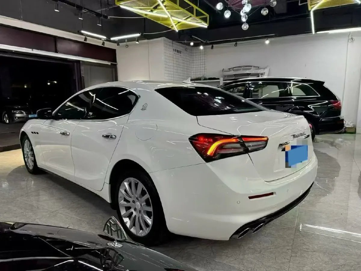 2021 Maserati Ghibli 2.0T 330HP L4 8AT,autocango,china used car exporter,china ev exporter,chinese used car exporter,chinese used ev exporter