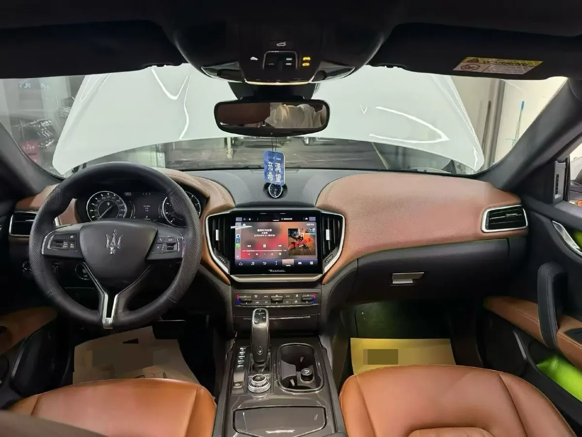 2021 Maserati Ghibli 2.0T 330HP L4 8AT,autocango,china used car exporter,china ev exporter,chinese used car exporter,chinese used ev exporter