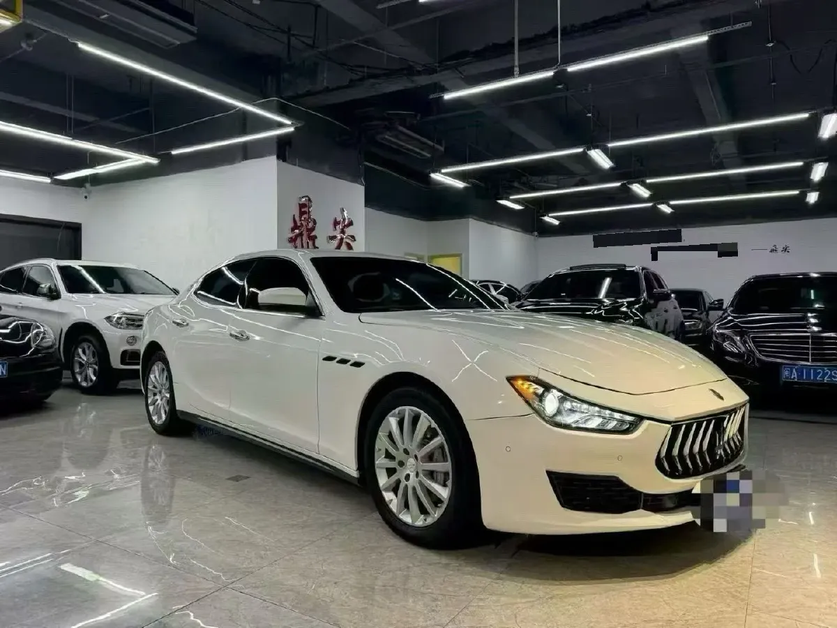 2021 Maserati Ghibli 2.0T 330HP L4 8AT,autocango,china used car exporter,china ev exporter,chinese used car exporter,chinese used ev exporter