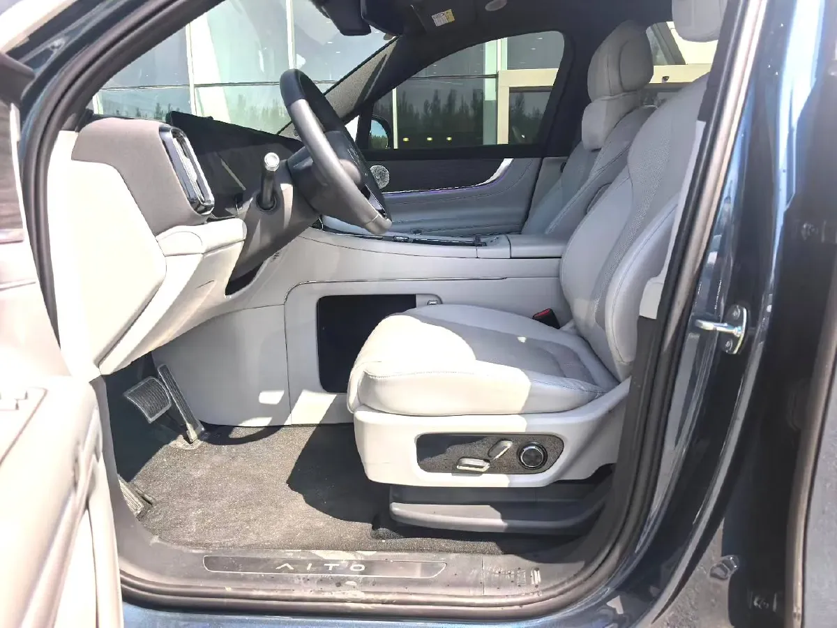 2024 AITO AITO M9 1.5T 152HP L4 REEV 42KWH,autocango,china used car exporter,china ev exporter,chinese used car exporter,chinese used ev exporter