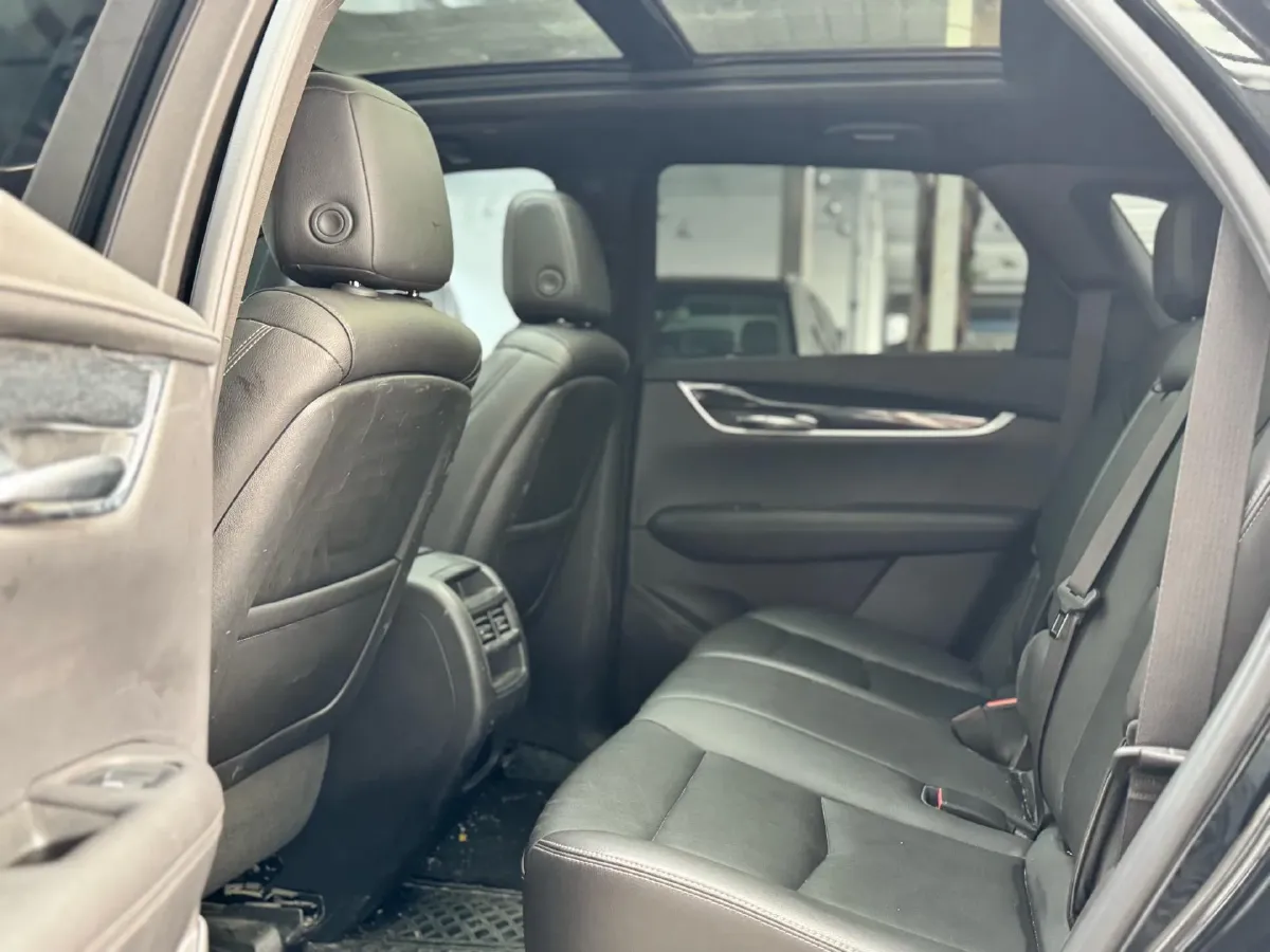 2022 Cadillac XT5 2.0T 237HP L4 9AT,autocango,china used car exporter,china ev exporter,chinese used car exporter,chinese used ev exporter