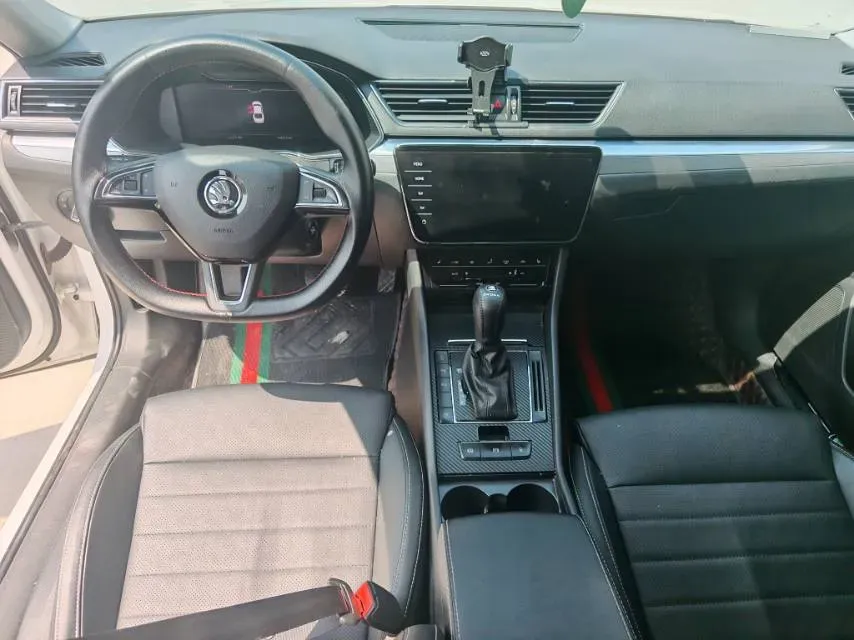 2019 Skoda Superb 2.0T 186HP L4 7DCT,autocango,china used car exporter,china ev exporter,chinese used car exporter,chinese used ev exporter