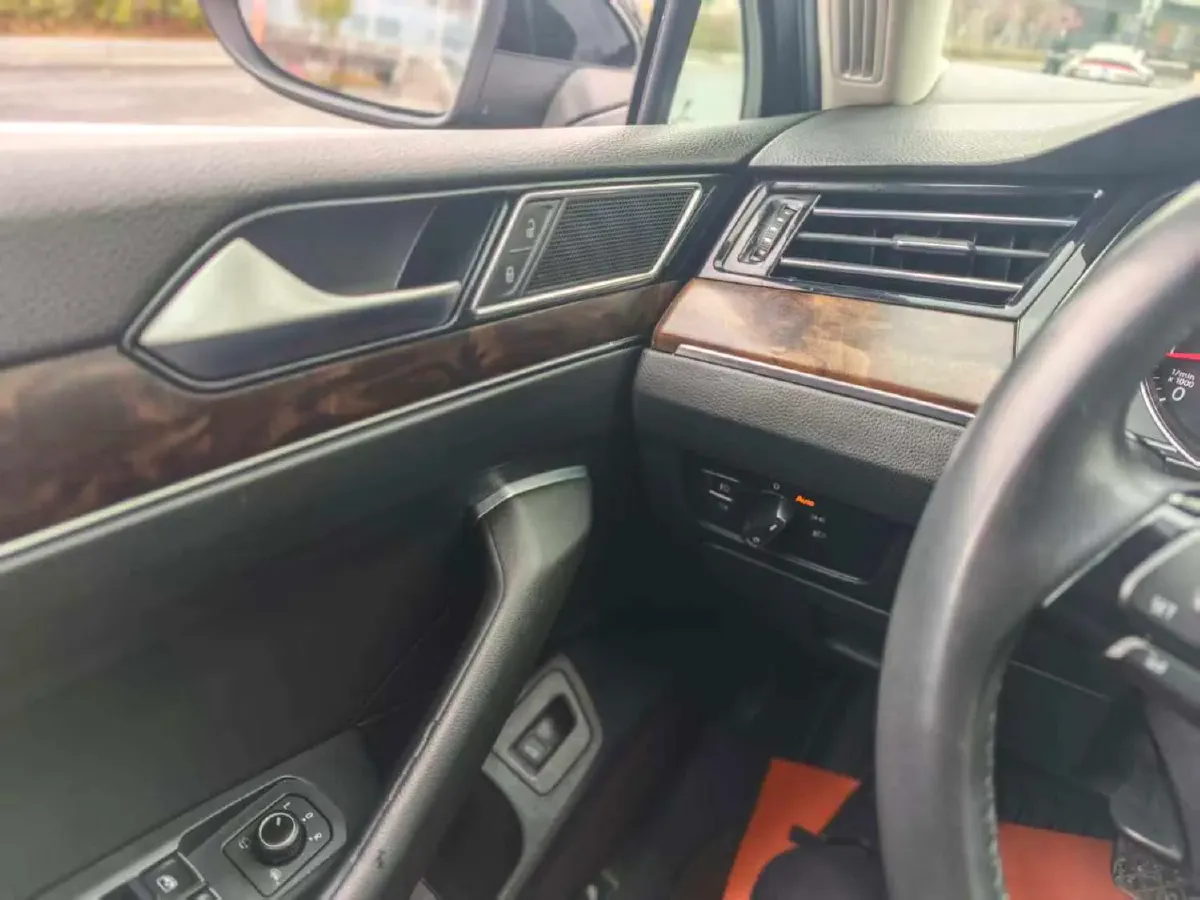 2018 Volkswagen Magotan 1.8T 180HP L4 7DCT,autocango,china used car exporter,china ev exporter,chinese used car exporter,chinese used ev exporter