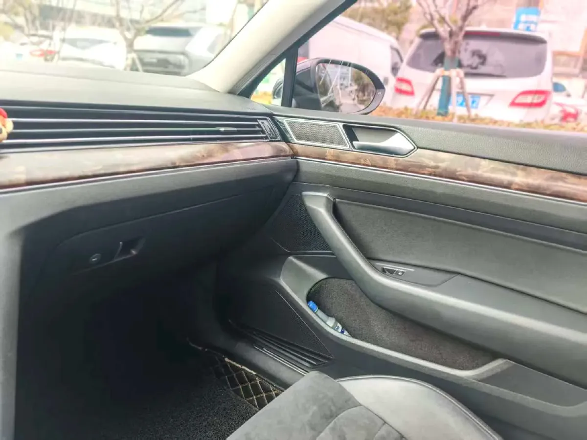 2018 Volkswagen Magotan 1.8T 180HP L4 7DCT,autocango,china used car exporter,china ev exporter,chinese used car exporter,chinese used ev exporter