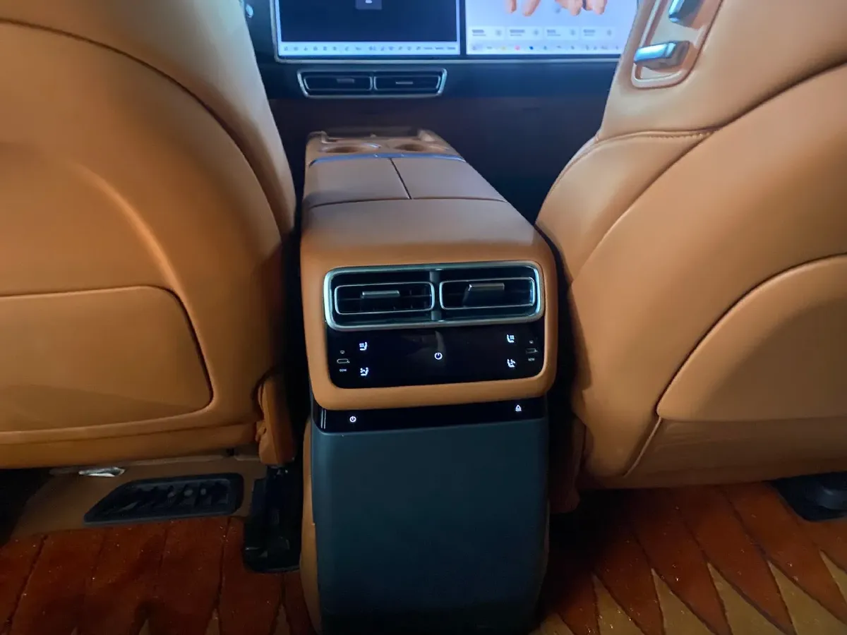 2024 Li L8 Range Extended 154HP REEV 42.8KWH,autocango,china used car exporter,china ev exporter,chinese used car exporter,chinese used ev exporter