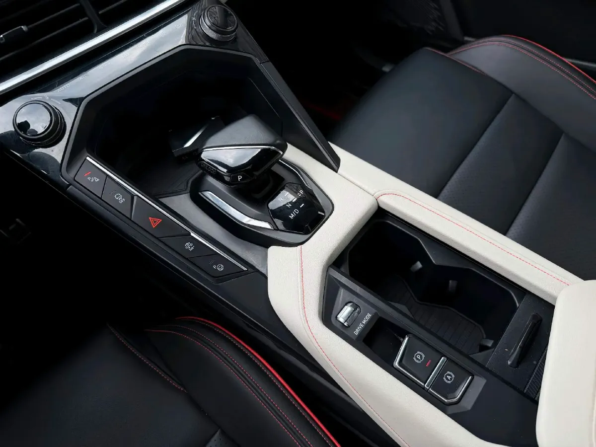 2020 LYNK&CO 06 1.5T 177HP L3 7DCT,autocango,china used car exporter,china ev exporter,chinese used car exporter,chinese used ev exporter