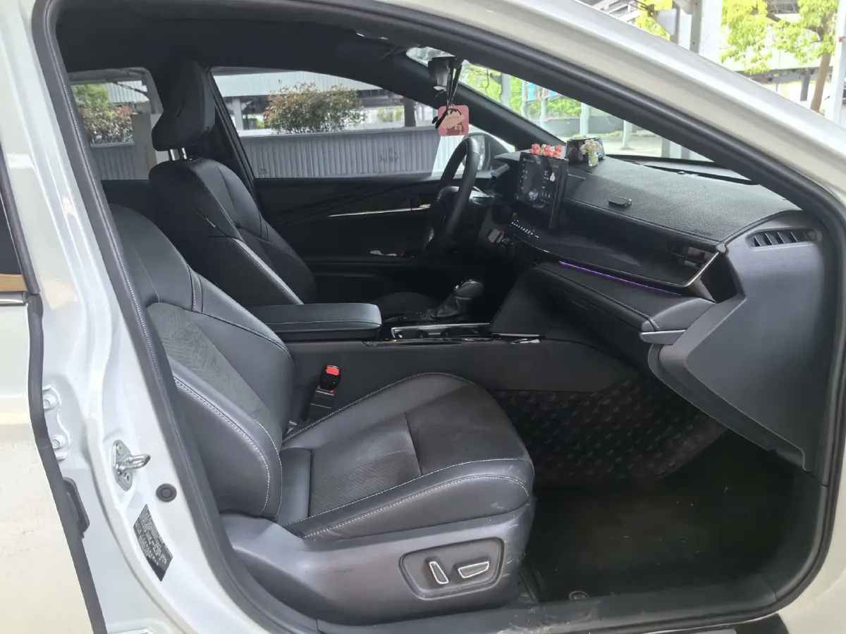 2026 Toyota Camry 2.0L 152HP L4 E-CVT Hybrid,autocango,china used car exporter,china ev exporter,chinese used car exporter,chinese used ev exporter