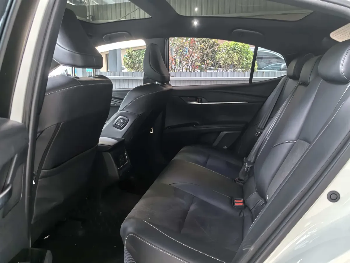 2026 Toyota Camry 2.0L 152HP L4 E-CVT Hybrid,autocango,china used car exporter,china ev exporter,chinese used car exporter,chinese used ev exporter