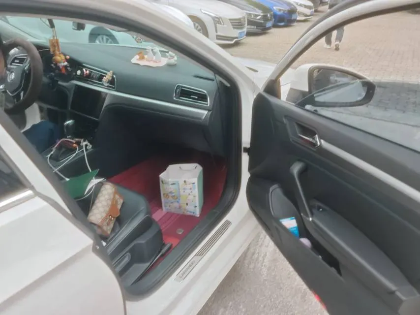 2021 Volkswagen T-Roc 1.4T 150HP L4 7DCT,autocango,china used car exporter,china ev exporter,chinese used car exporter,chinese used ev exporter