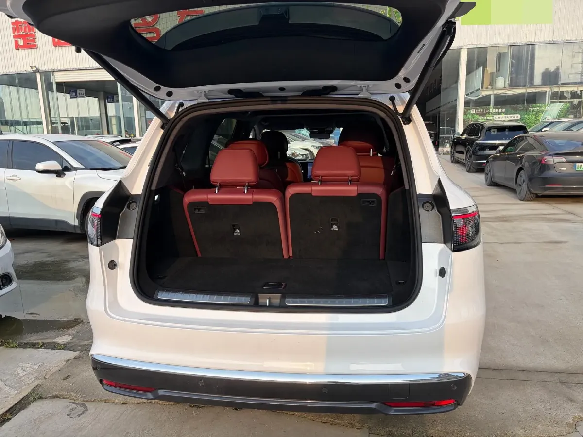 2025 AITO AITO M8 REEV 160HP REEV 53.4KWH,autocango,china used car exporter,china ev exporter,chinese used car exporter,chinese used ev exporter