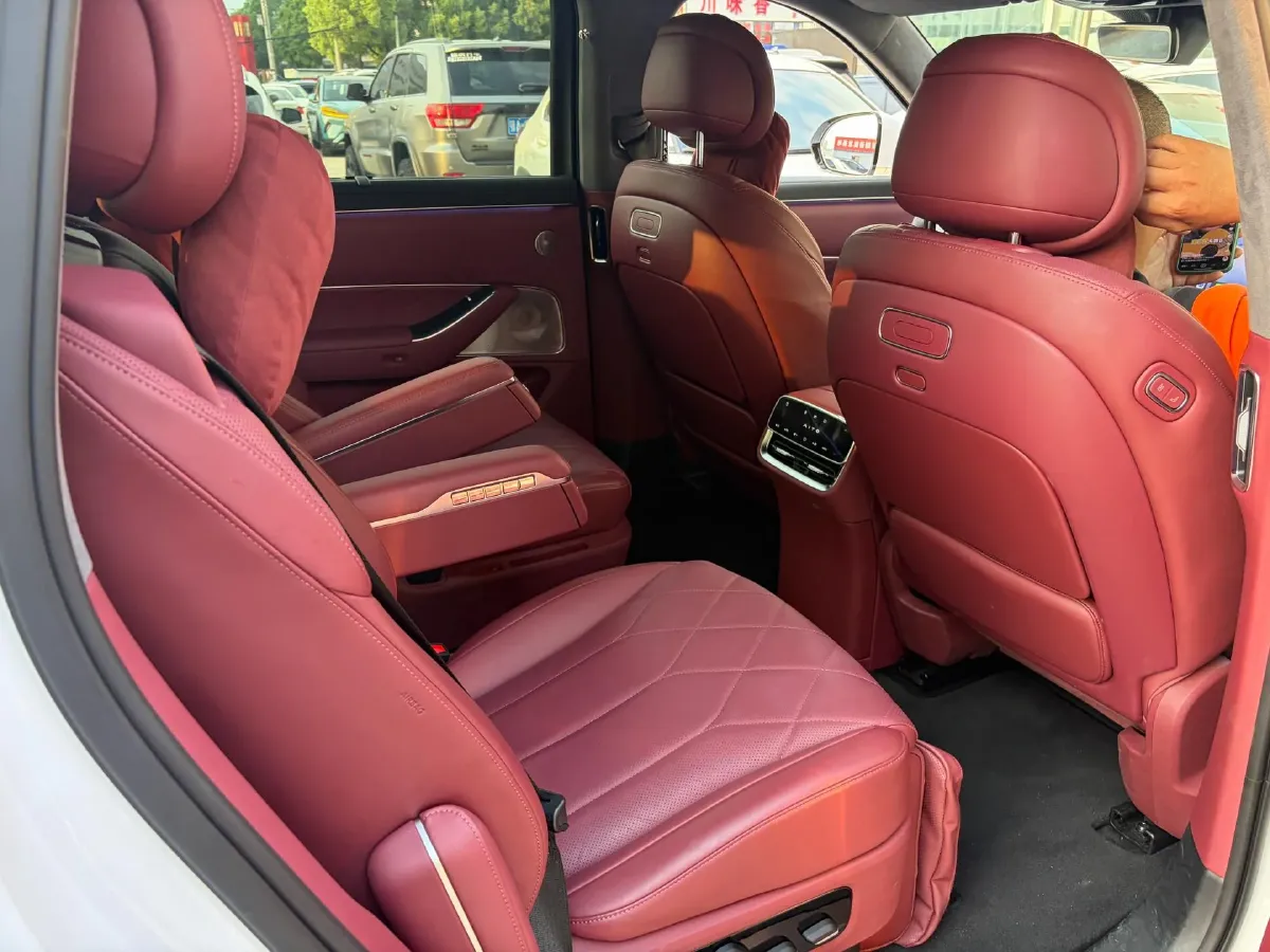 2025 AITO AITO M8 REEV 160HP REEV 53.4KWH,autocango,china used car exporter,china ev exporter,chinese used car exporter,chinese used ev exporter