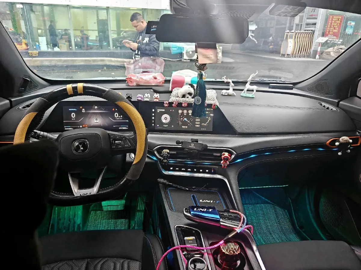 2022 ChangAn UNI-T 2.0T 233HP L4 8AT,autocango,china used car exporter,china ev exporter,chinese used car exporter,chinese used ev exporter