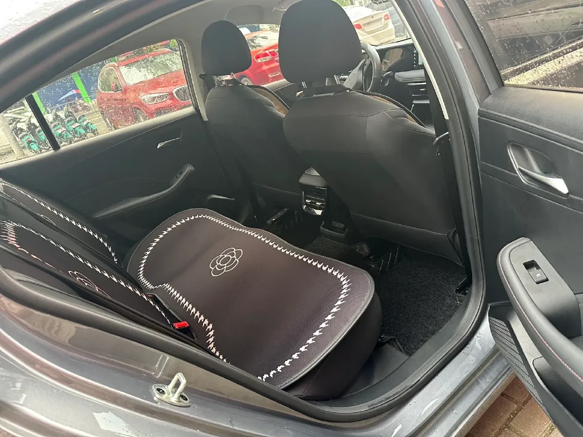 2026 Roewe i5 1.5L 129HP L4 5MT,autocango,china used car exporter,china ev exporter,chinese used car exporter,chinese used ev exporter