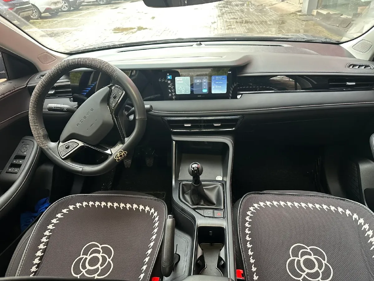 2026 Roewe i5 1.5L 129HP L4 5MT,autocango,china used car exporter,china ev exporter,chinese used car exporter,chinese used ev exporter