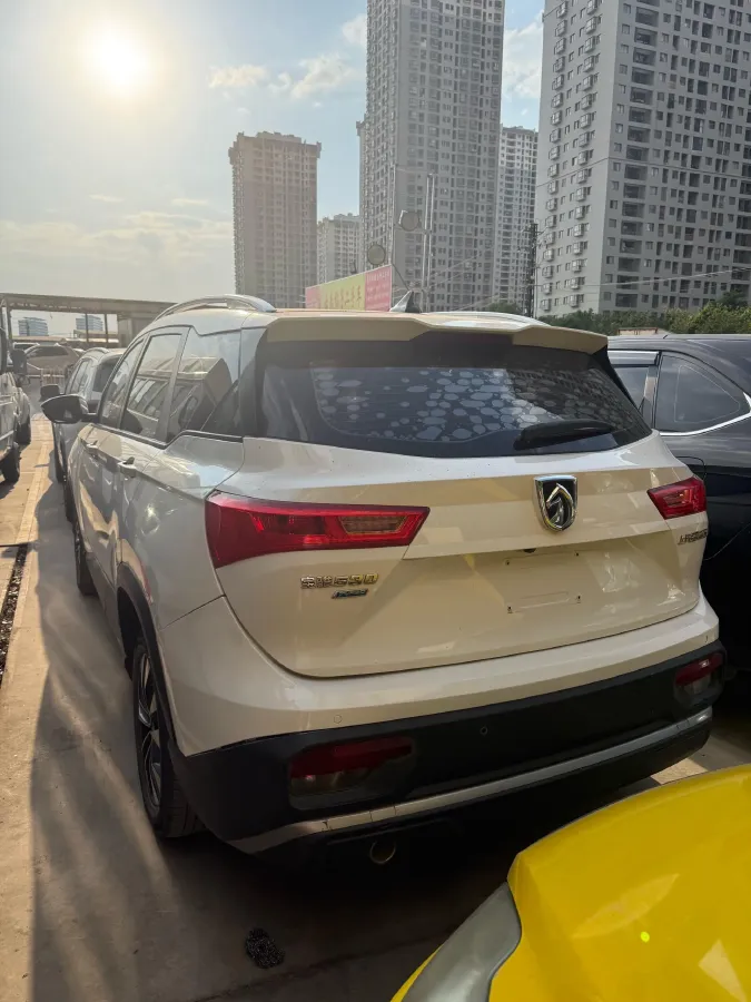 2020 BaoJun 530 1.5T 147HP L4 6MT,autocango,china used car exporter,china ev exporter,chinese used car exporter,chinese used ev exporter