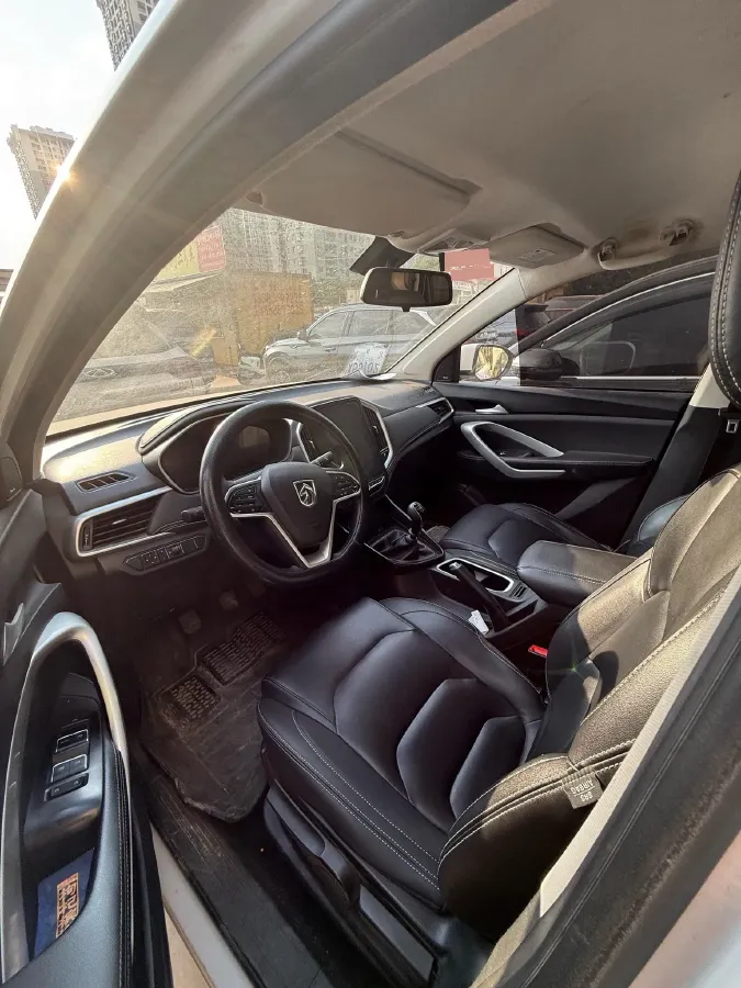 2020 BaoJun 530 1.5T 147HP L4 6MT,autocango,china used car exporter,china ev exporter,chinese used car exporter,chinese used ev exporter