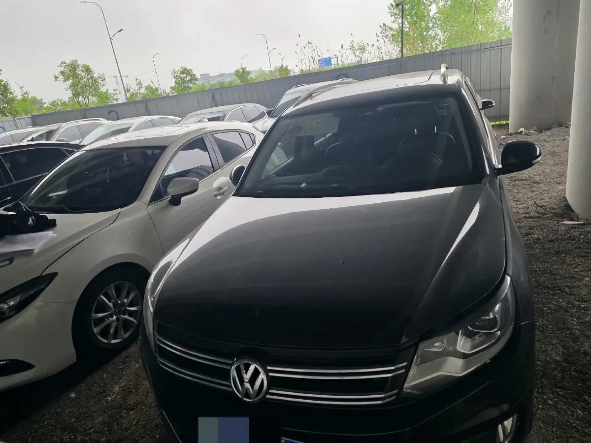 2015 Volkswagen Tiguan 1.8T 160HP L4 6AT,autocango,china used car exporter,china ev exporter,chinese used car exporter,chinese used ev exporter