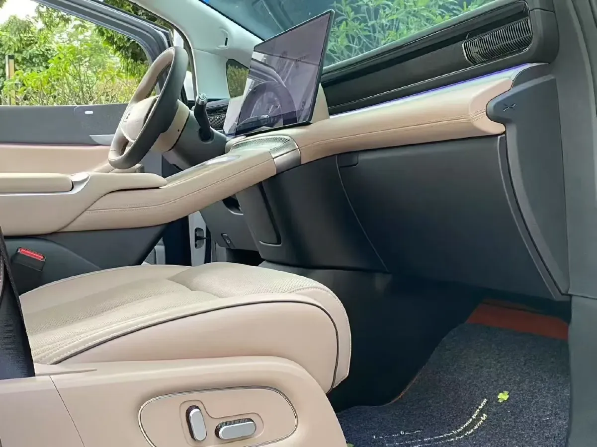 2024 Xpeng X9 BEV 84.5KWH,autocango,china used car exporter,china ev exporter,chinese used car exporter,chinese used ev exporter