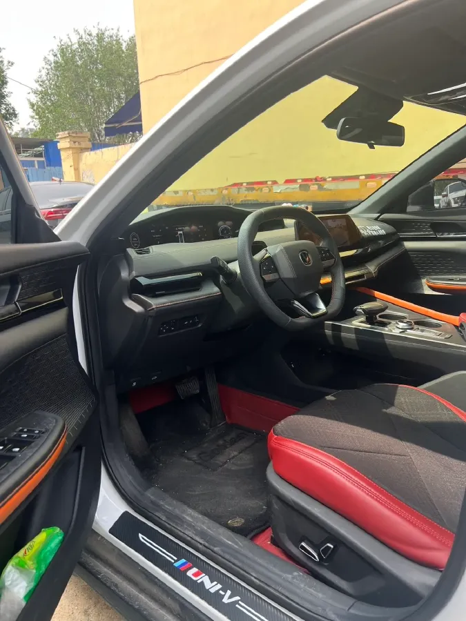 2022 ChangAn UNI-V 1.5T 188HP L4 7DCT,autocango,china used car exporter,china ev exporter,chinese used car exporter,chinese used ev exporter