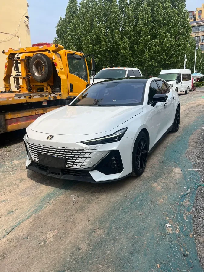 2022 ChangAn UNI-V 1.5T 188HP L4 7DCT,autocango,china used car exporter,china ev exporter,chinese used car exporter,chinese used ev exporter