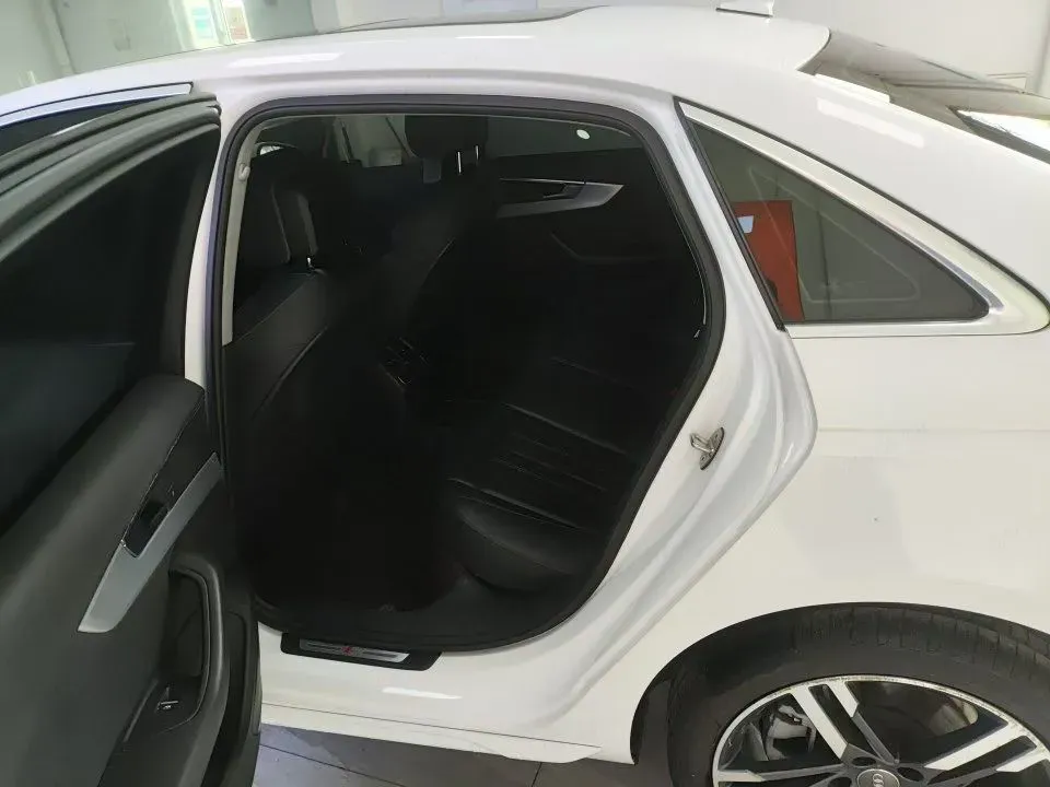 2020 Audi A4L 2.0T 190HP L4 7DCT,autocango,china used car exporter,china ev exporter,chinese used car exporter,chinese used ev exporter