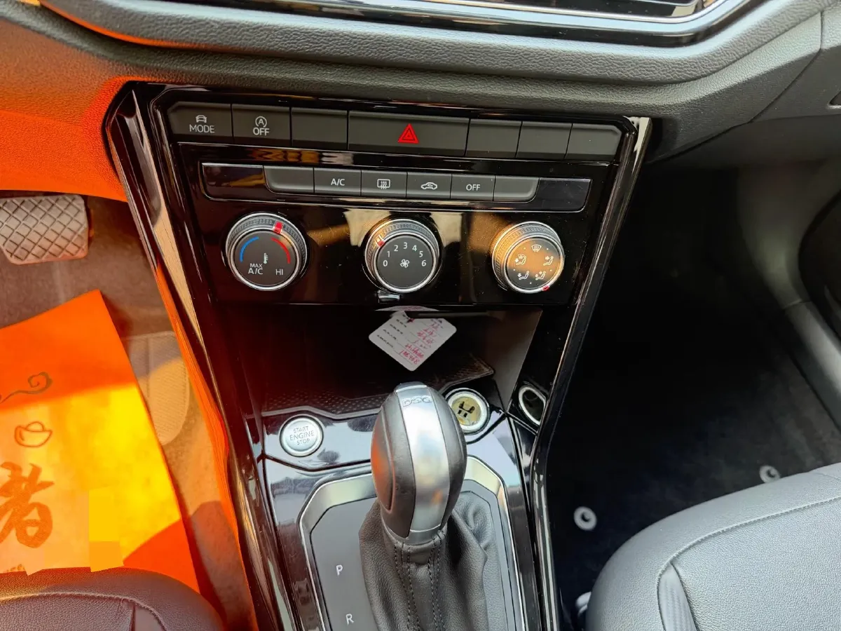 2022 Volkswagen T-Roc 1.4T 150HP L4 7DCT,autocango,china used car exporter,china ev exporter,chinese used car exporter,chinese used ev exporter