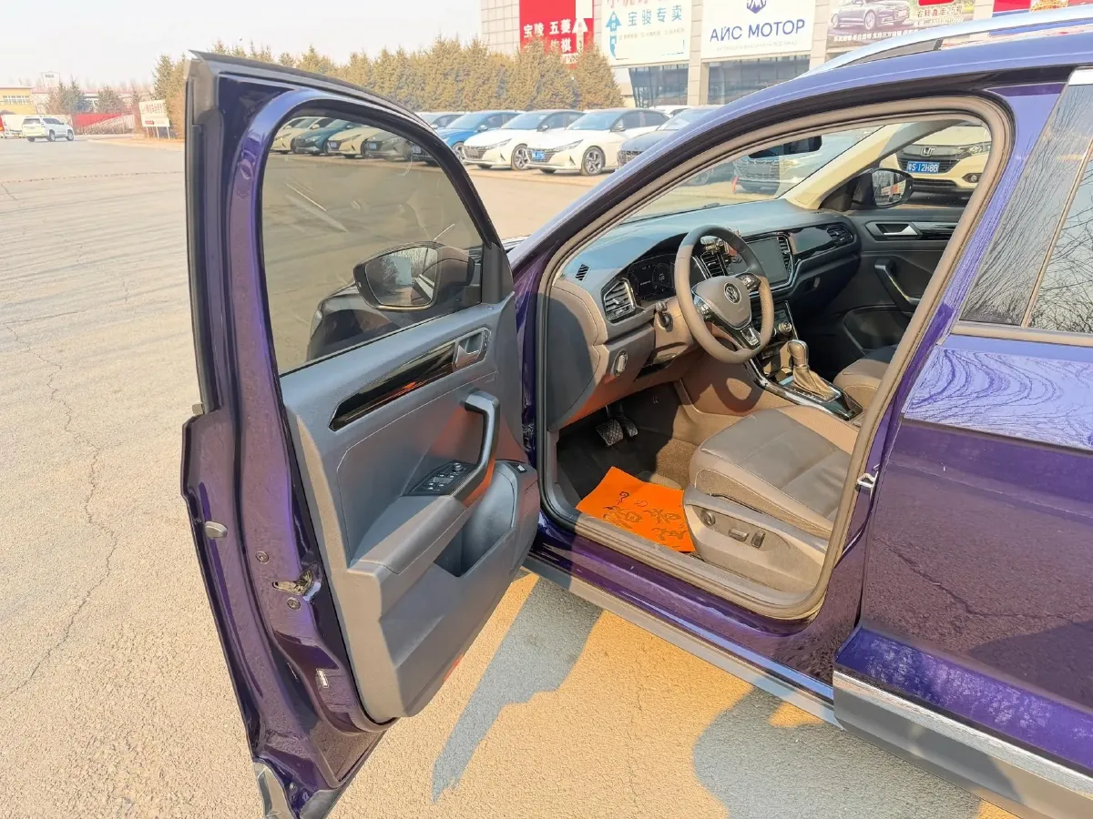 2022 Volkswagen T-Roc 1.4T 150HP L4 7DCT,autocango,china used car exporter,china ev exporter,chinese used car exporter,chinese used ev exporter